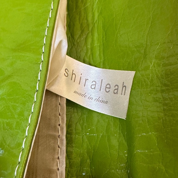 🌟3xHP🌟Bright Spring Green Faux Leather Convertible Clutch On Chain by Shiraleah - Picture 7 of 14
